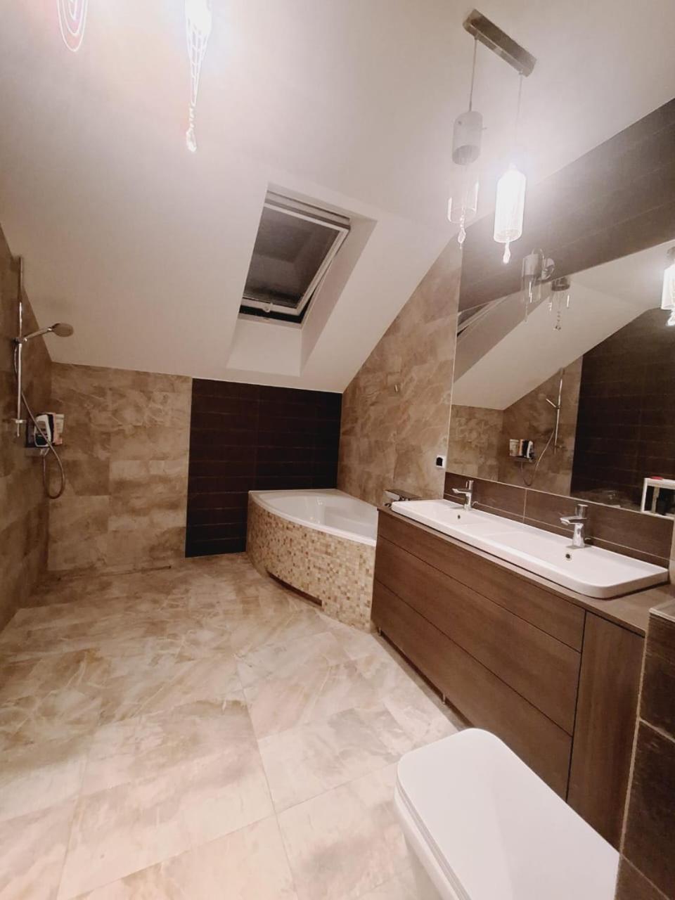 Villa Varzob Warsaw Ngoại thất bức ảnh